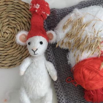Mouse crochet pattern. Fluffy mouse pattern.