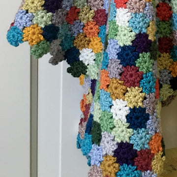 Crochet Flowers Baby Blanket Pattern: Luckiest-Baby-in-the-World’s Blanket