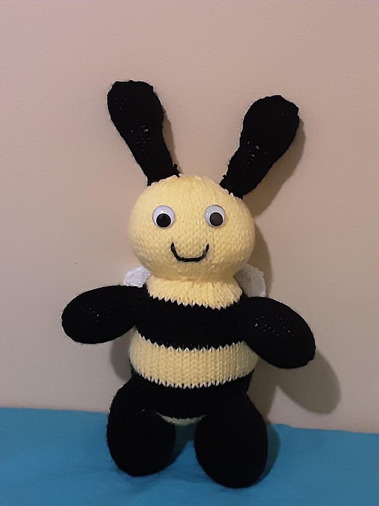 Mini Cuddly Bumble Bee Pattern