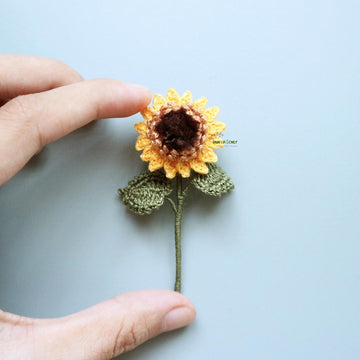 Mini sunflower with stem