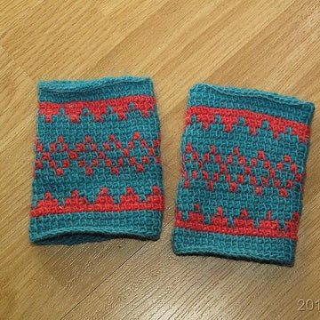 Peasblossom cuffs