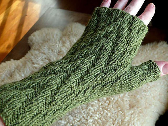 Zig Zag Mitts, Hat, and Scarf