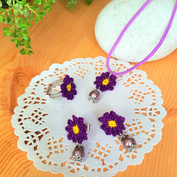 Daisy flower earrings, pendant and finger ring