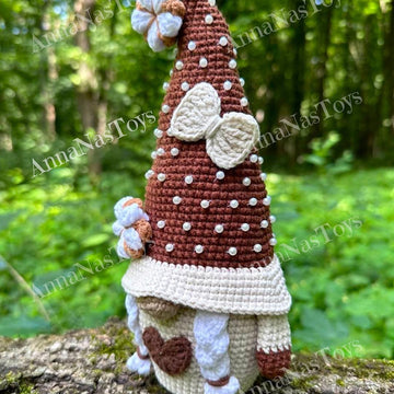 Gnome with cotton (girl)