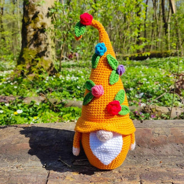 Gnome with roses