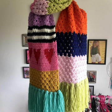 Dopmaine crochet scarf