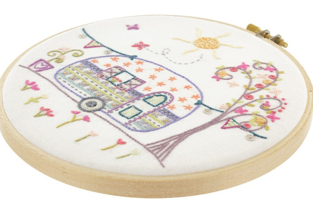 Un Chat Dans L'Aiguille Suzanne's Caravan Contemporary Embroidery Kit