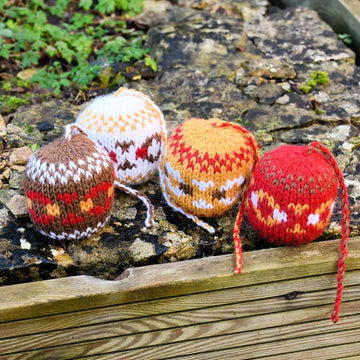 Painted Daisy Hanging Decoration Knitting Pattern - Toy Knitting Pattern
