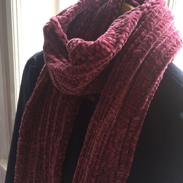 Velvet scarf from chenille yarn with corduroy texture