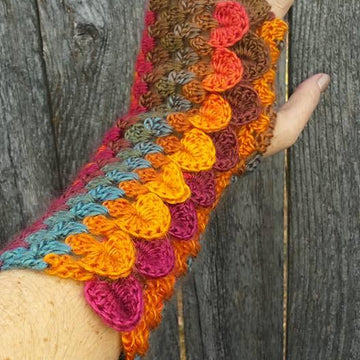 Dragon Scale Stripe Mitts