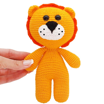 Amigurumi lion