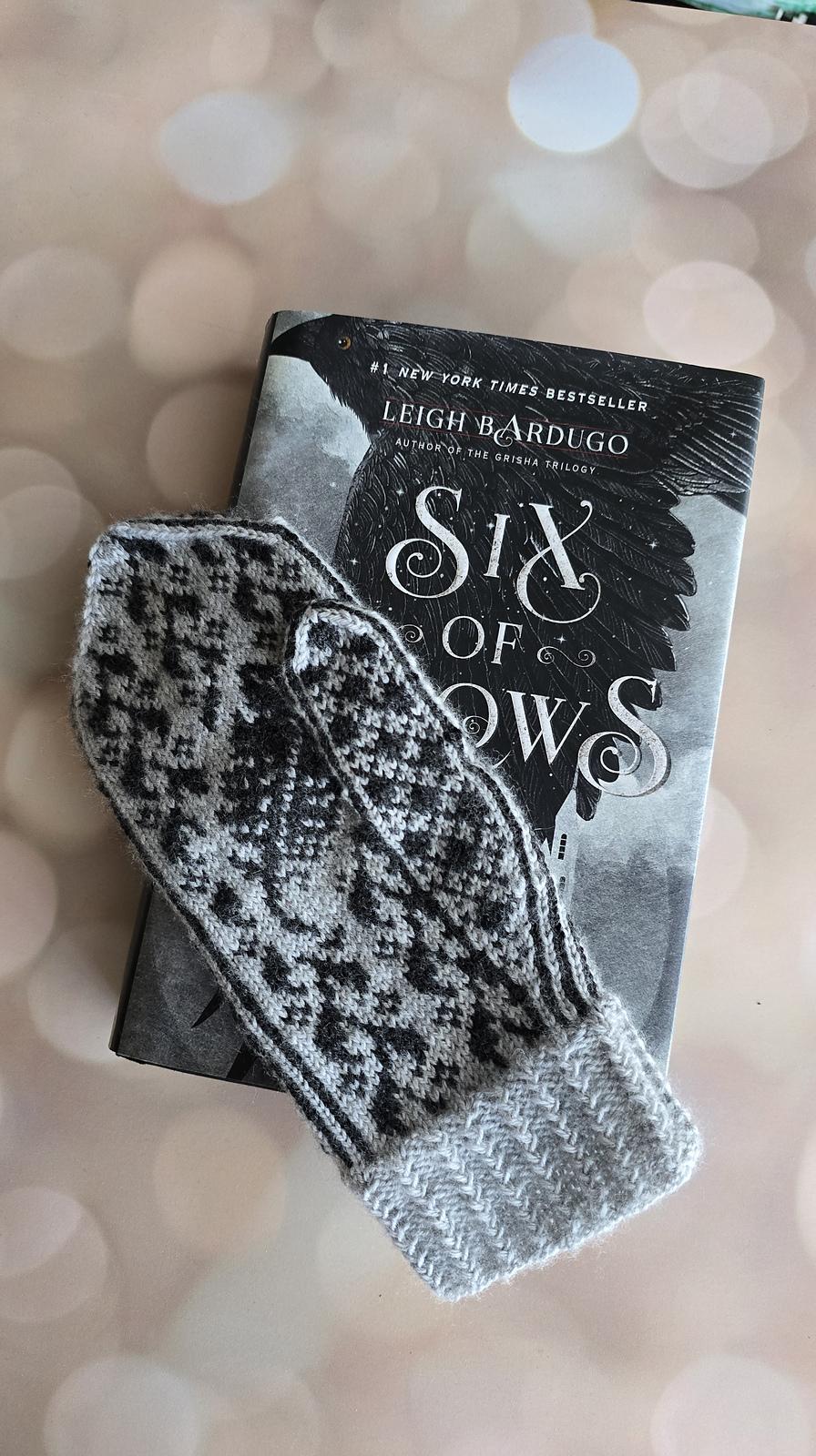 To Catch A Crow Mittens