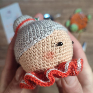 Mrs. Sandy Claus Crochet Bauble Pattern