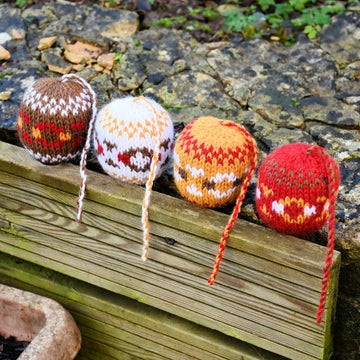 Painted Daisy Hanging Decoration Knitting Pattern - Toy Knitting Pattern
