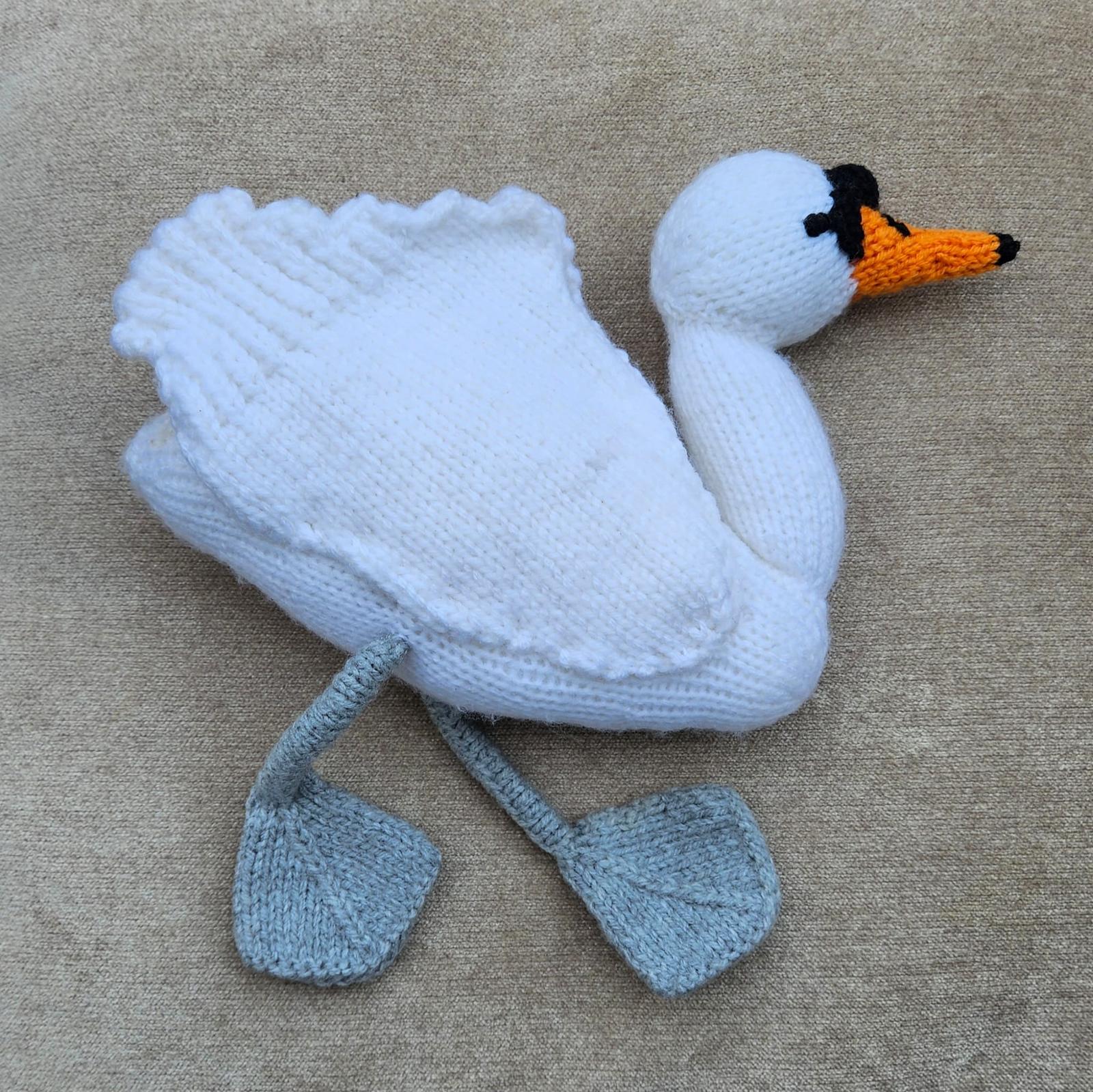 Knitted Mute Swan