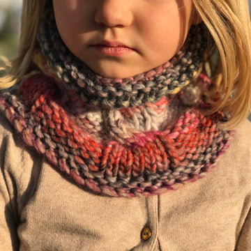 Cabled snood for kids in french, spanish, english