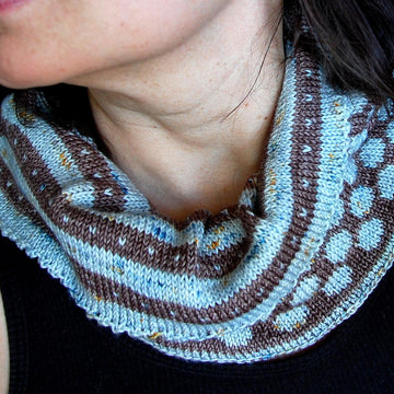 Dots cowl