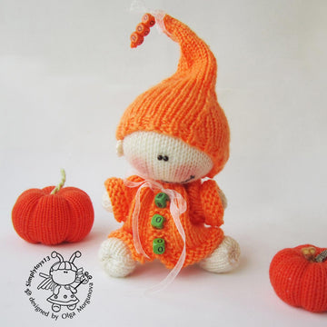 Pebble doll Halloween BOO and two pumpkins