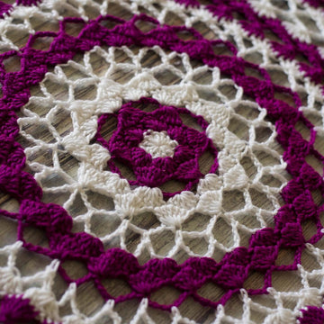 Trellis Waves Round Afghan