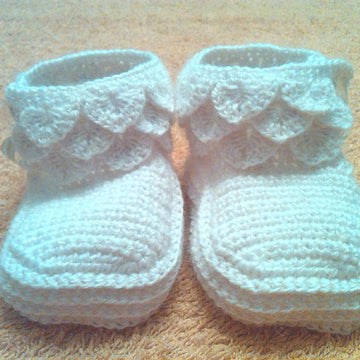 Crocodile Stitch Baby Booties