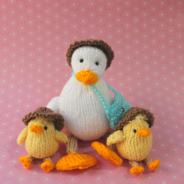 Mummy Duck and Ducklings with Accessories