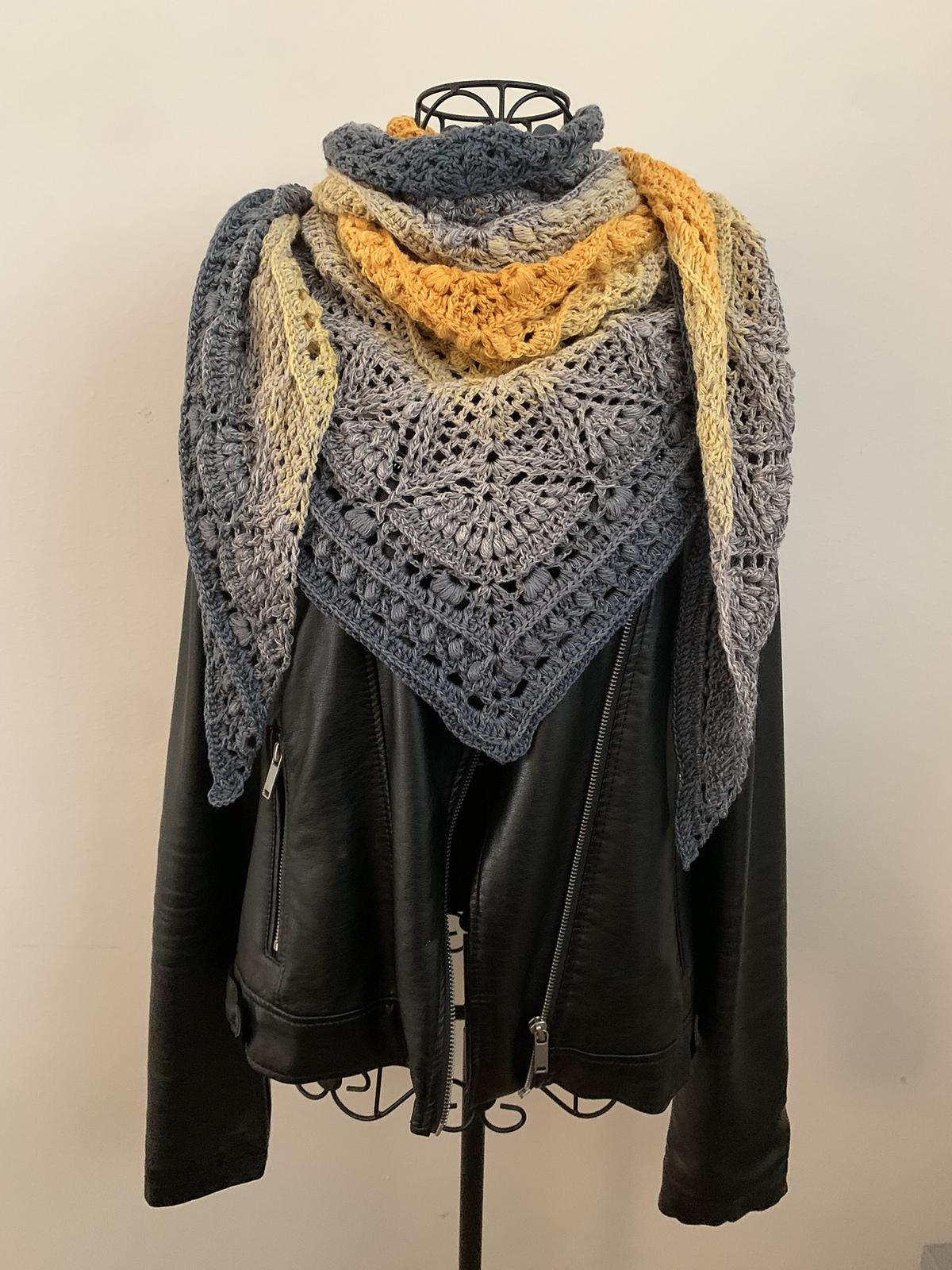 Triangular Scarf "Elysia"