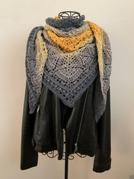Triangular Scarf "Elysia"