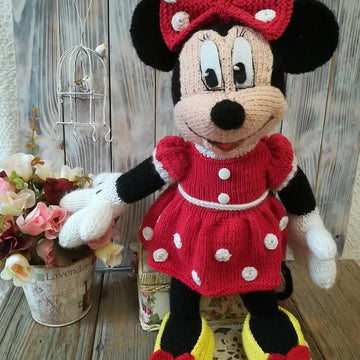 Knitted Minnie Mouse