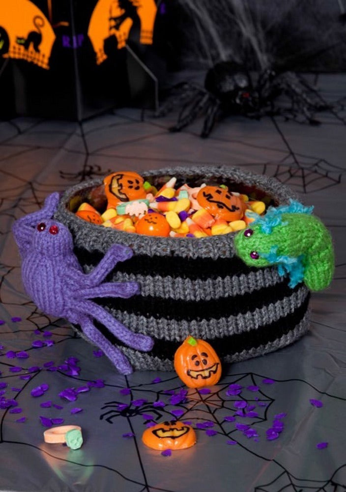Bug Infested Bowl in Red Heart Super Saver Economy Solids - LW3248