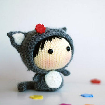Gray Girl-Cat ( knitted round ). Toy from the Tanoshi series.