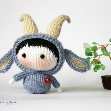 Blue Goat Doll Tanoshi series toy.