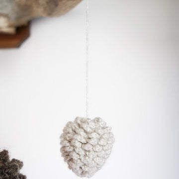 028-Decorative Pinecone