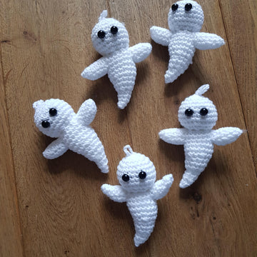 Crochet ghost