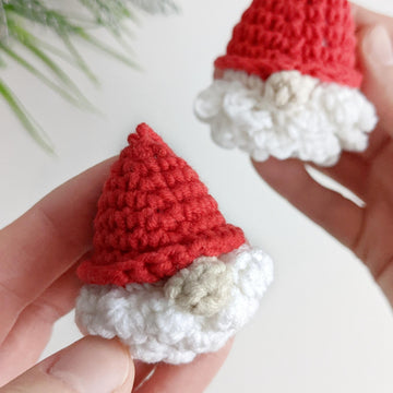 Christmas gnome ornament easy crochet pattern