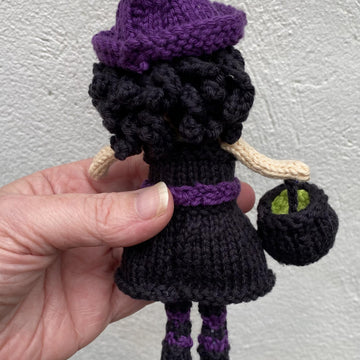 Willow the Witch Knitting Pattern