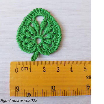 Openwork green leaf crochet