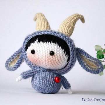 Blue Goat Doll Tanoshi series toy.
