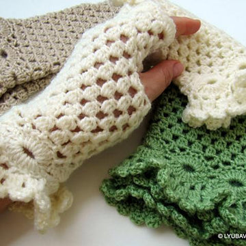 Fingerless Gloves Ruffled Around Wrist