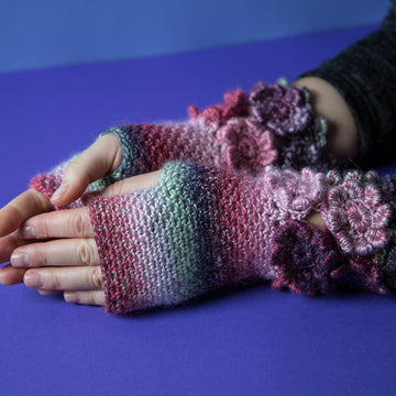 Lovers of flowers mittens