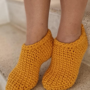 Cozy house slippers for adults and kids crochet pattern S6