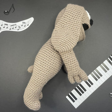 Piano playing dog amigurumi