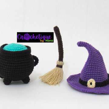 Cute Halloween Witch /Brujita con Escoba y Caldera