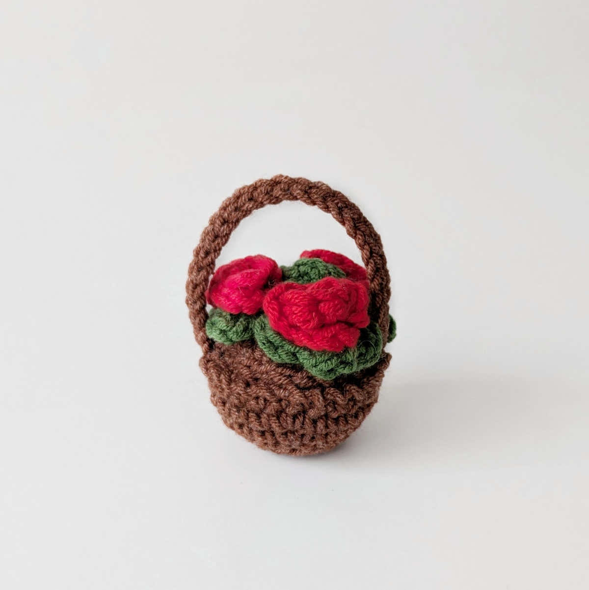 Crochet Mini Basket with Roses Pattern, Easy Bouquet Kechain