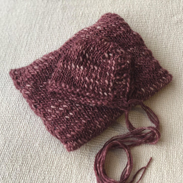 Abel bonnet and pillow set