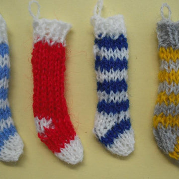 Easy to Knit Miniature Knitting Patterns Christmas Book