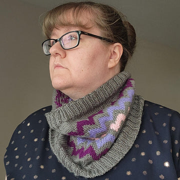 Contrast Chevron Cowl