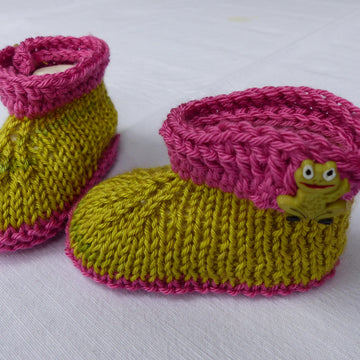 Strickanleitung Babyschuhe / Booties kombiniert mit Häkeln