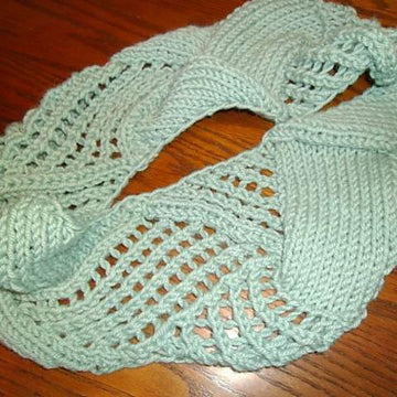 Entrelace Made Chunky with Lace