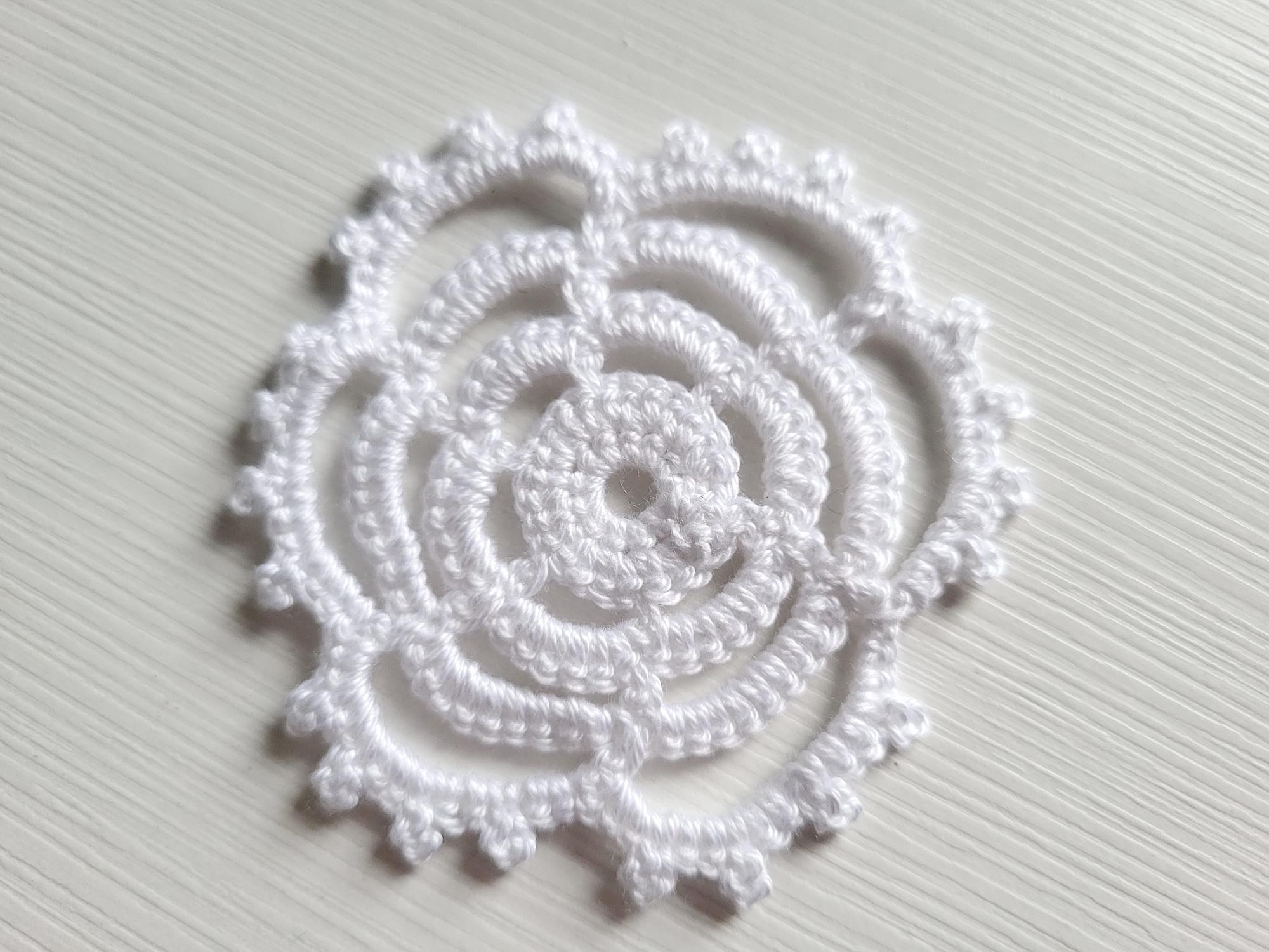 Crochet Netting flower with picots pattern
