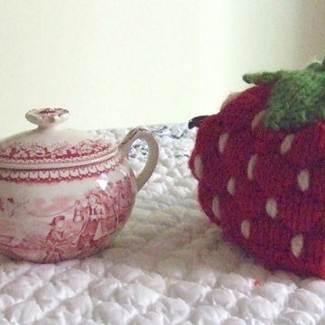 (Spouted) Strawberry Tea Cozy